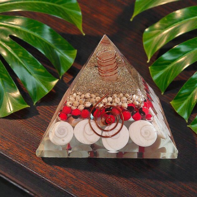 Orgonite Gomti Chakra Pyramid 8cm base