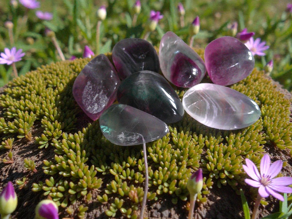 Medium Fluorite Rainbow Tumblestone 20-30mm - Image 2