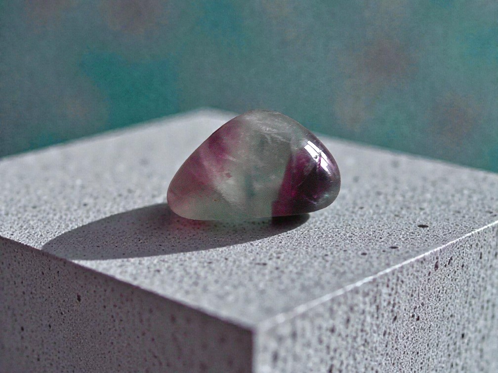 Medium Fluorite Rainbow Tumblestone 20-30mm - Image 3