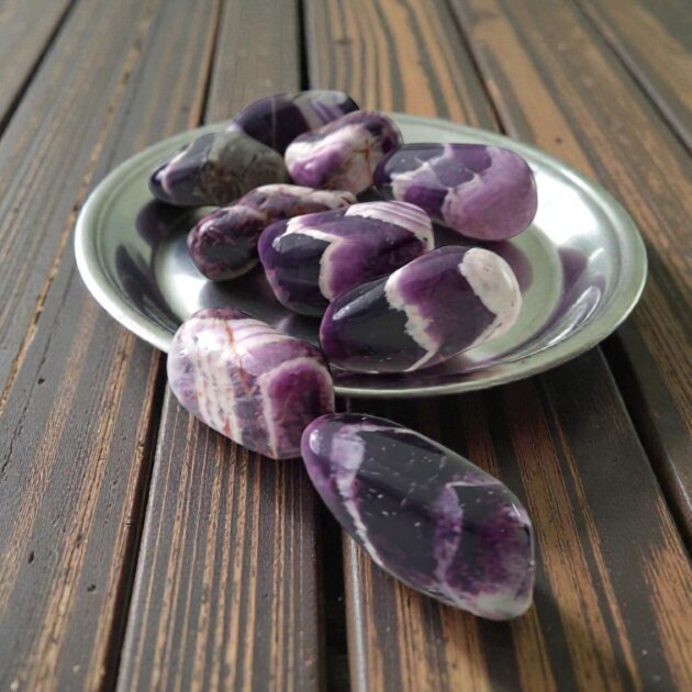 Medium Banded Amethyst Tumblestones 20-30mm