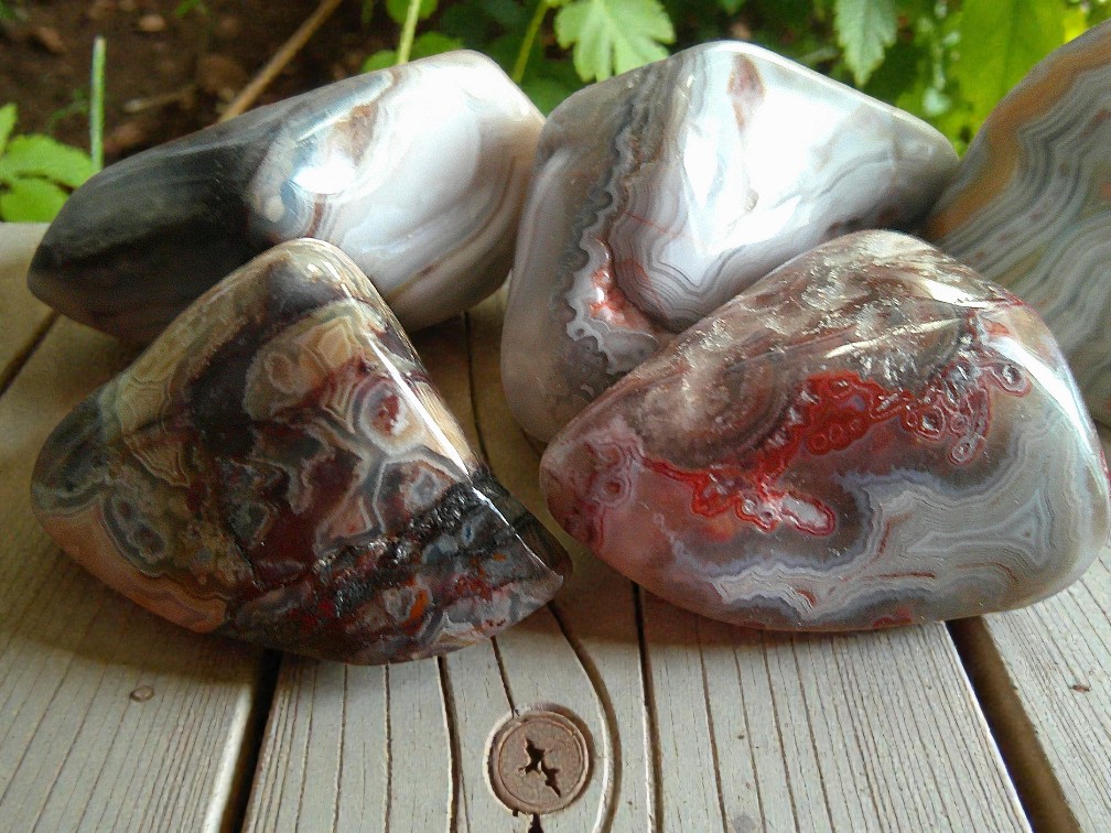 Medium Crazy Lace Agate Tumblestone 20-30mm - Image 3