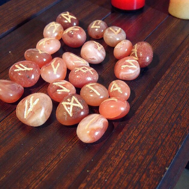 Rune Set, Carnelian