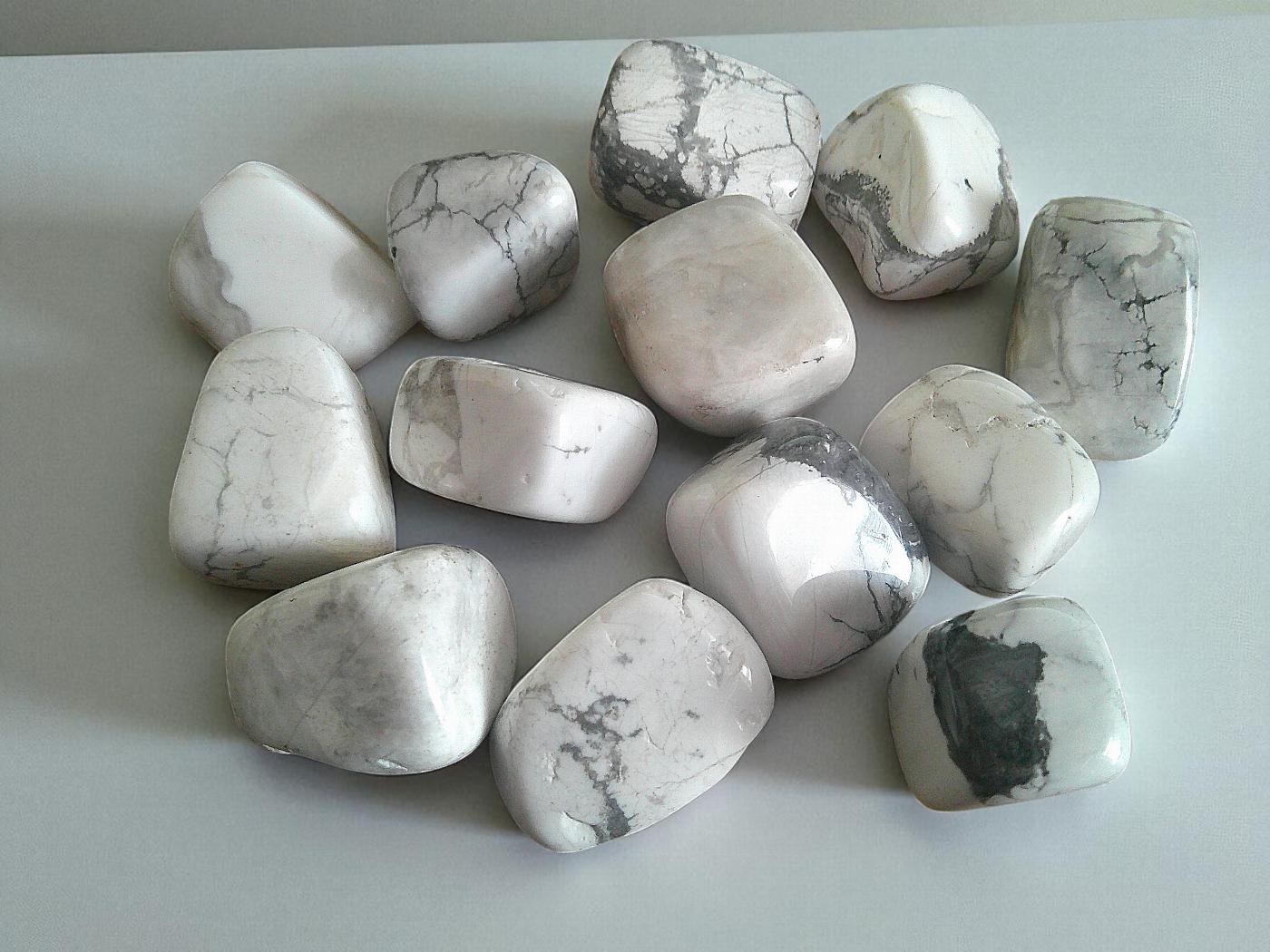 Small White Howlite Tumblestone 10- 20mm - Image 3