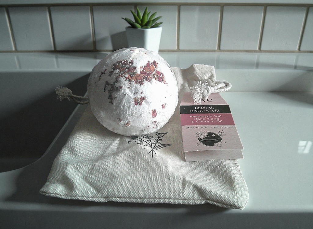 Herbal Bath Bomb, Love