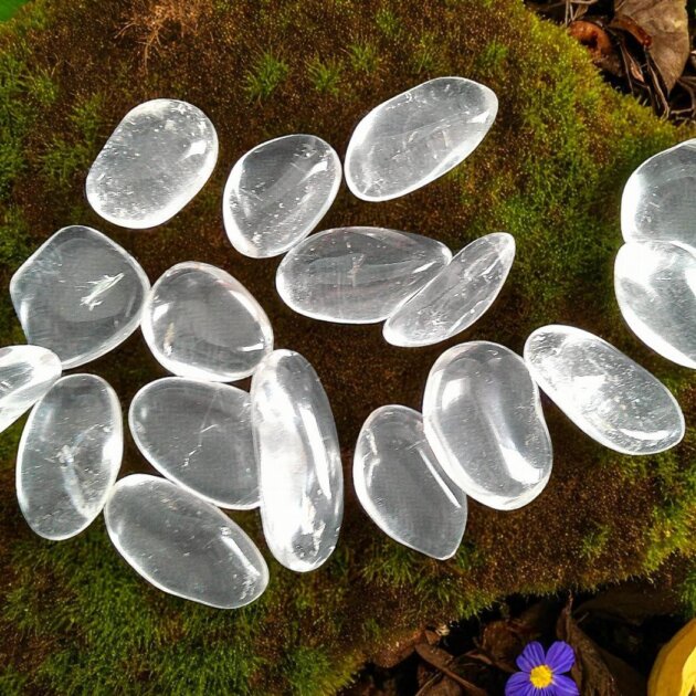 Small Clear Quartz Tumblestones 10-20mm