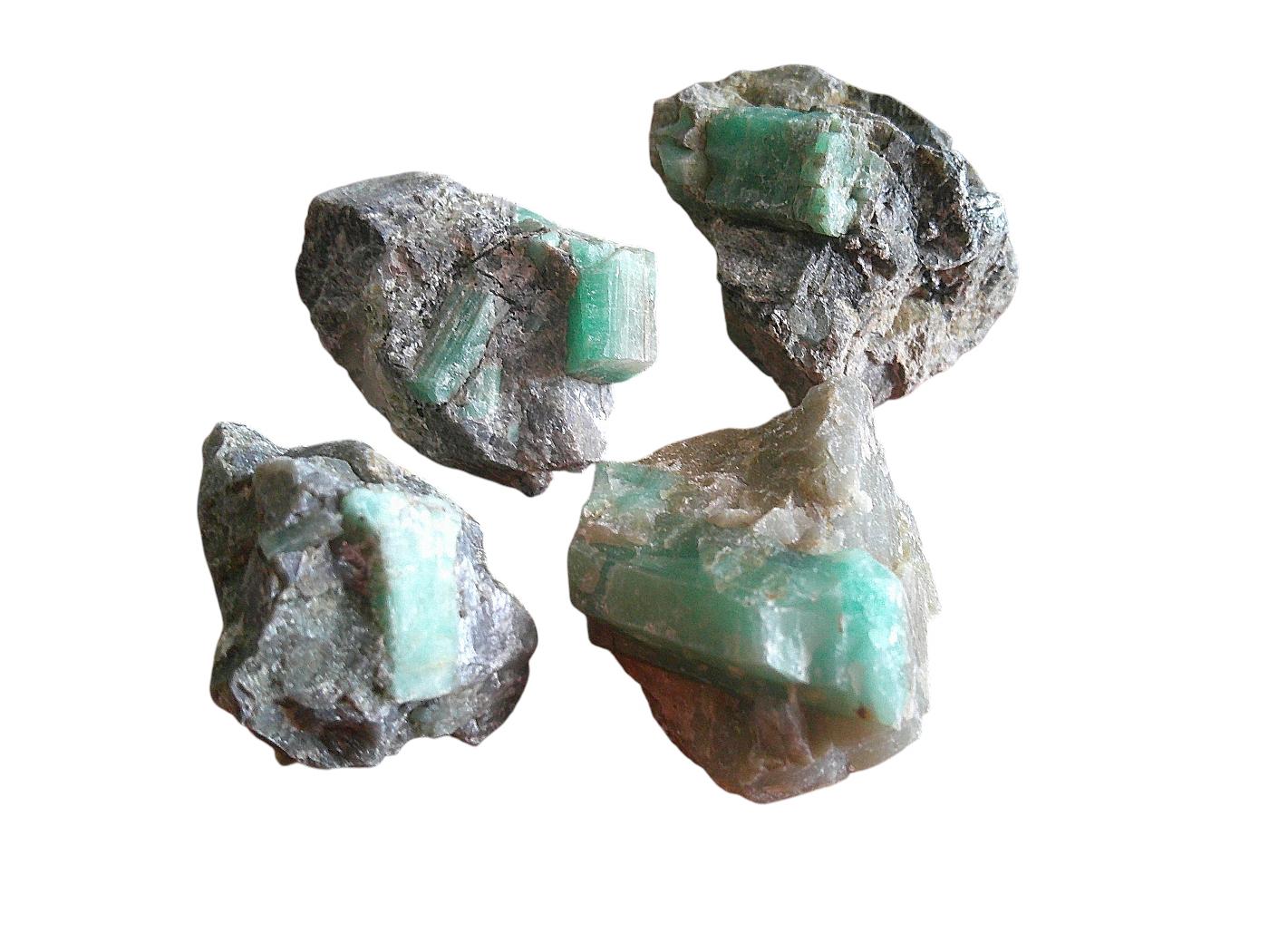 Medium Rough Emerald Crystal 30-40mm - Image 3
