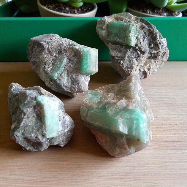 Large Rough Emerald crystal 40-50mm