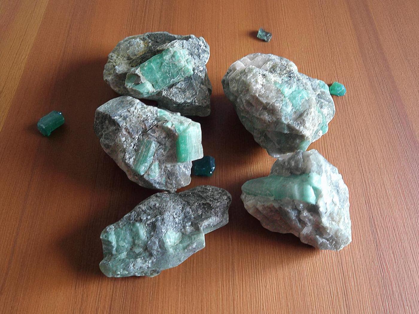 Medium Rough Emerald Crystal 30-40mm
