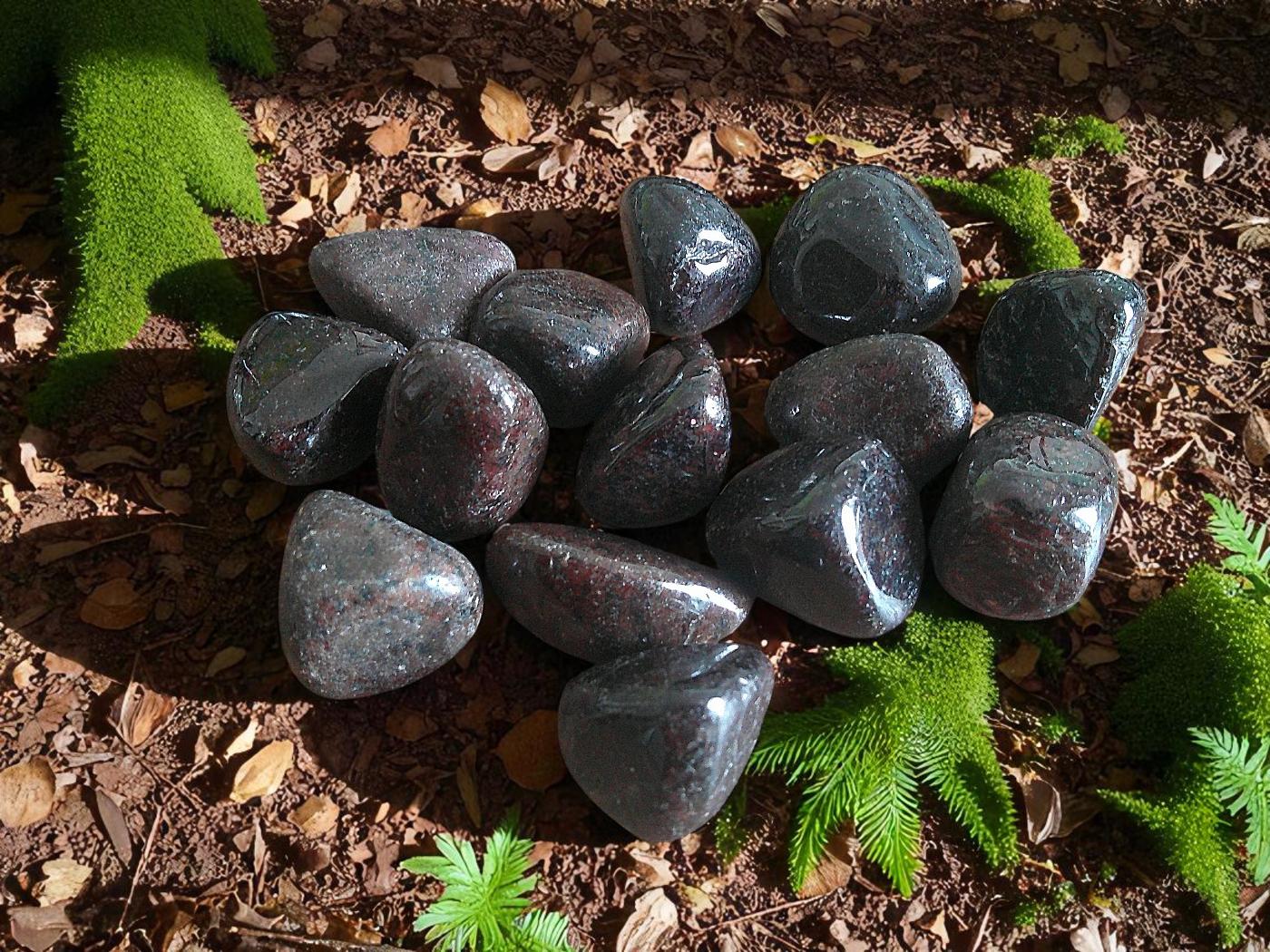 Small Garnet Tumblestones 10-20mm - Image 3