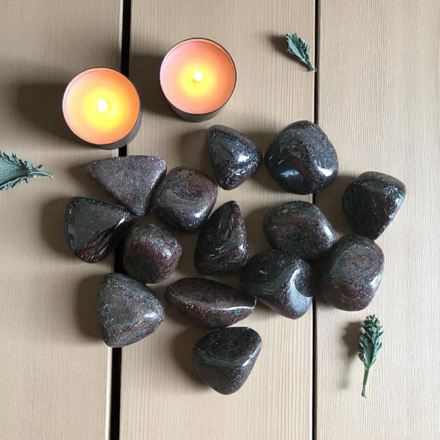 Small Garnet Tumblestones 10-20mm
