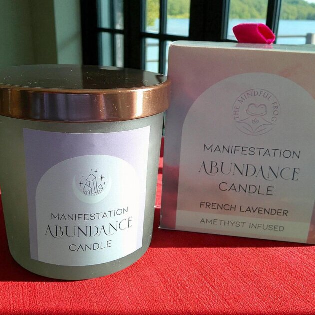Manifestation Abundance candle with Lavender and Amethyst