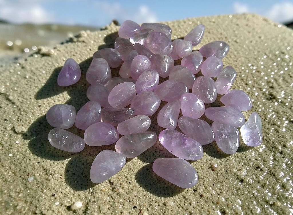 Small Amethyst Tumblestones 10-20 mm - Image 4