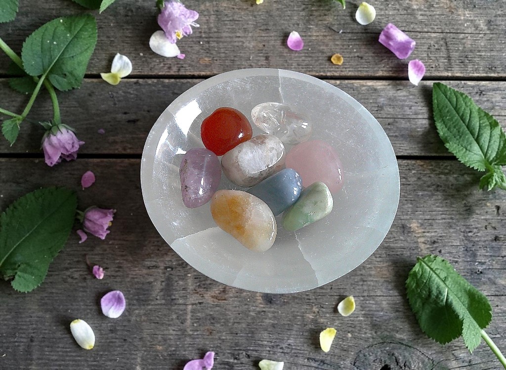 Selenite Round Bowl Healing Tumble Set - Image 5