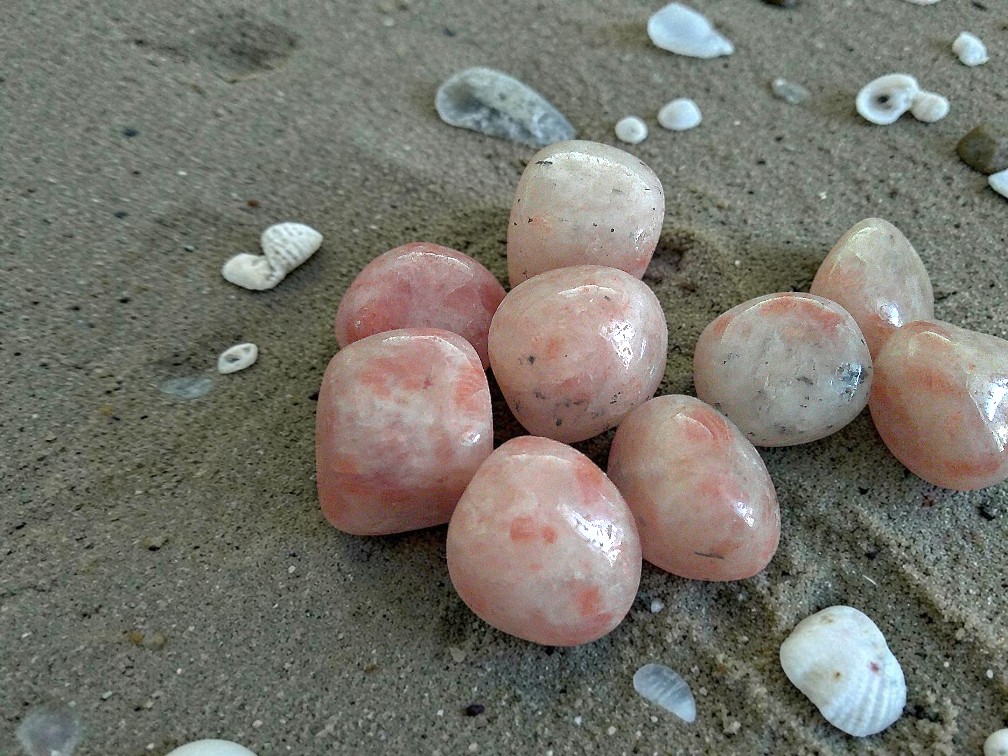 Medium Sunstone Tumblestones 20-30mm - Image 3