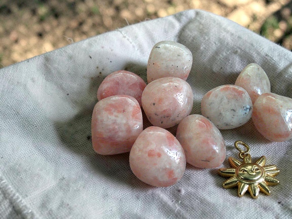 Small Sunstone Tumblestones 10-20 mm - Image 4