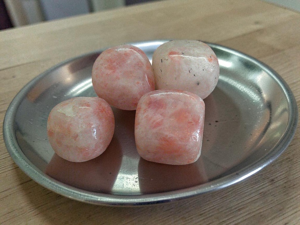 Medium Sunstone Tumblestones 20-30mm - Image 4